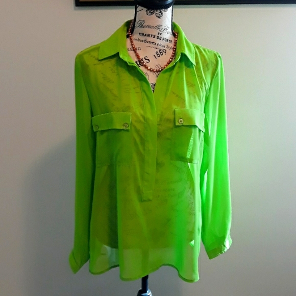 NWOT beautiful  Blouse. - Picture 1 of 5